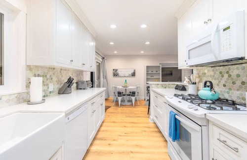 Pierpont Bay House | 15%Off Oct 2-5 Steps To Sand Hot Tub Great Reviews