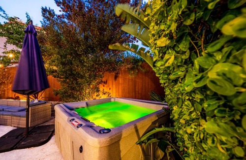 Pierpont Bay House | 15%Off Oct 2-5 Steps To Sand Hot Tub Great Reviews