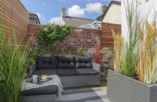 Beaumaris Cottage | 15 Rosemary Lane