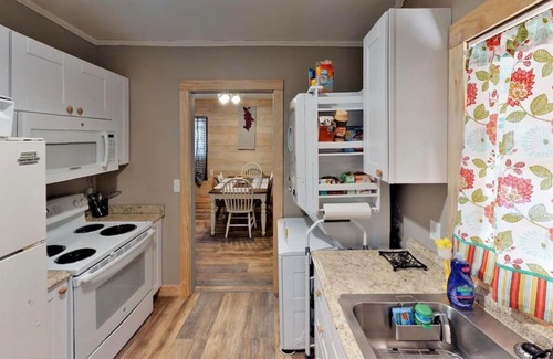 Tamassee House | 150 Little River Retreat