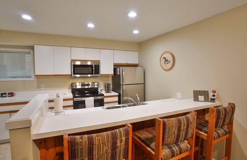 Harbor Springs Condo | 1500 Sq Ft Trout Creek Condo 77 - 2 Bdrms, 2 Baths.
