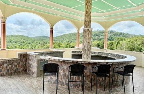 Silver Sands House | 15000 Sq Ft 7 bedroom house with Pool and Ocean View