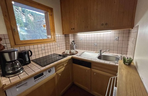 Meribel Apartment | 150m from shops, 3rd floor, balcony, tv, ski locker, 41m², Méribel