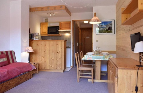 Meribel Centre Apartment | 150m from ski slopes, 2nd floor, 24m², Méribel