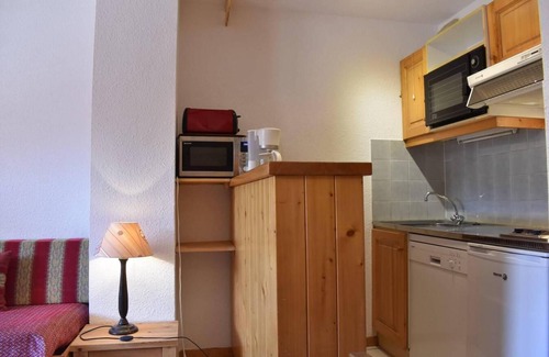 Meribel Centre Apartment | 150m from ski slopes, 2nd floor, 24m², Méribel