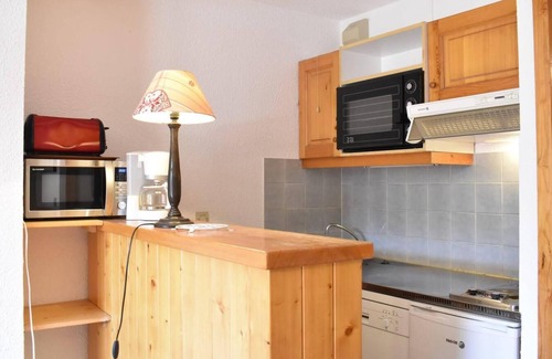 Meribel Centre Apartment | 150m from ski slopes, 2nd floor, 24m², Méribel