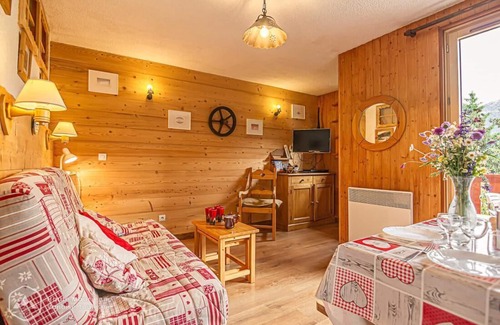 Aussois Apartment | 150m from ski slopes, 1st floor, balcony, tv, ski locker, 27m², Aussois