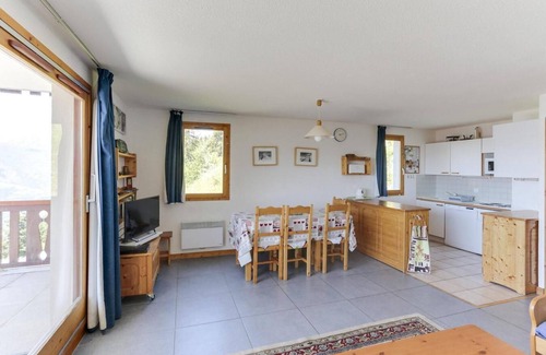 Vallandry Apartment | 150m from ski slopes, 1st floor, terrace, tv, ski locker, 75m², Peisey-Vallandry