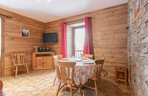 Lanslevillard Apartment | 153 Rue des Rochers
