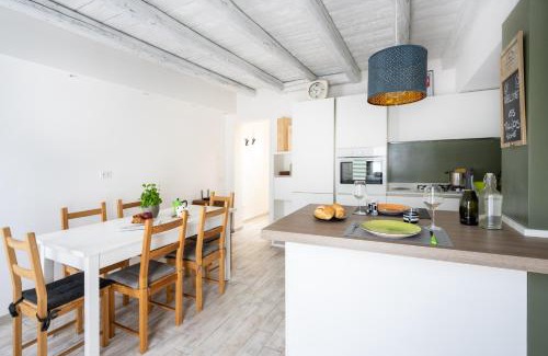 Favaro Veneto Apartment | 153 Tulips Home