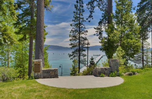 Tahoe Tavern House | #156 Tahoe Tavern - 10 Minutes to Palisades Tahoe & Walk to Town!