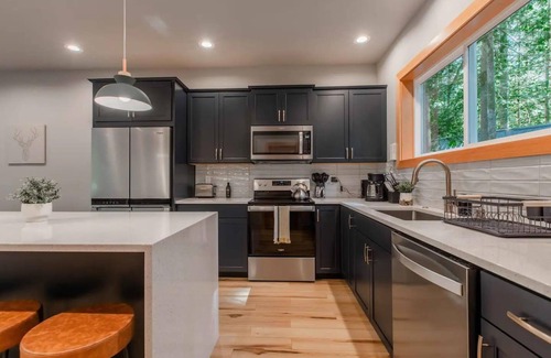 Warnick Ski Chalet | 15GS - Hot Tub - WIFI- Pets Ok