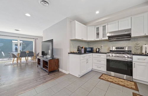 Northwest Anaheim House | 15min to Disneyland|1Min to Knotts Berry Farm
