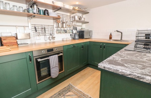 Mylor Churchtown House | 16 ARWENACK STREET, family friendly, with hot tub in Falmouth
