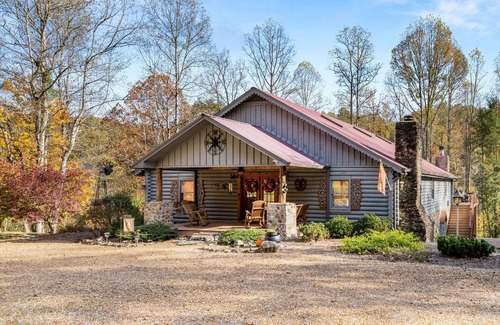 Reliance Cabin | 16 Person sewing/craft retreat near Hiwassee River