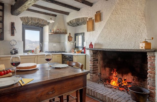 Vezzano Ligure House | 1600 farmhouse-swimming pool-WI-FI and free parking