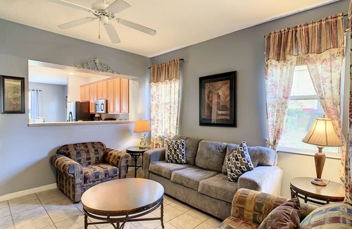 Crestwynd Bay House | 1600 sqft 3BR/3BA Townhome.1.5 M to Disney and one minute from Walmart