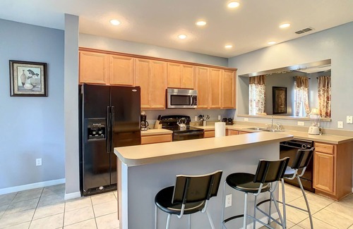 Crestwynd Bay House | 1600 sqft 3BR/3BA Townhome.1.5 M to Disney and one minute from Walmart