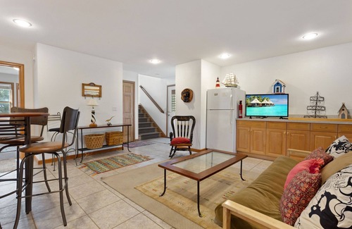 Buck Island House | 1606 Jouhara *6 bedrms*Hot Tub*4 Min Walk to Beach