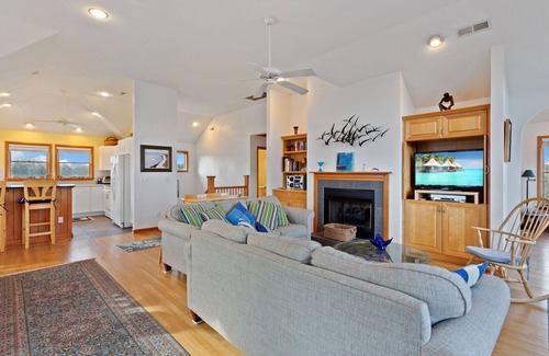 Buck Island House | 1606 Jouhara *6 bedrms*Hot Tub*4 Min Walk to Beach