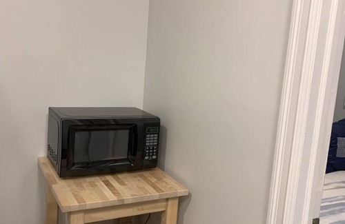 Industry Apartment | 1631 1F · Dazzling 3bed Apt/20 min to NYC-Parking Avail.