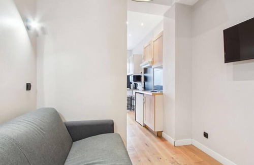 Combat Apartment | 165 Suite Denis - Superb apartment in Paris