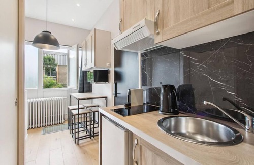 Combat Apartment | 165 Suite Denis - Superb apartment in Paris