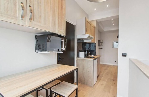 Combat Apartment | 165 Suite Denis - Superb apartment in Paris