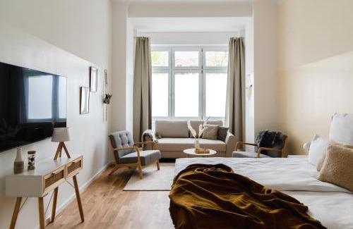 Prenzlauer Berg Apartment | 165m2 Downtown Family Suite 5BR, 3Bath, kids room, 11min Alexanderplatz