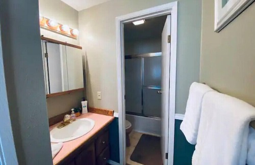 Quincy Condo | #168 Condo near large pool & shuttle to Gorge Amp-book separately