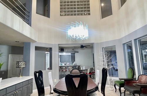 Rainbow Park House | 17 Beds | Mini Scarface Mansion | HeartOfVegas | Pool | Walk to Park Nearby!
