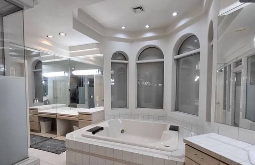 Rainbow Park House | 17 Beds | Mini Scarface Mansion | HeartOfVegas | Pool | Walk to Park Nearby!
