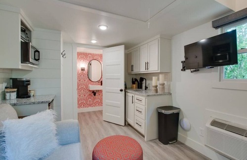 Groveoak House | #17 Heartthrob Tiny Cottage