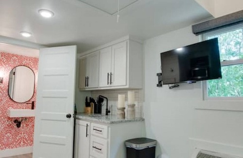 Groveoak House | #17 Heartthrob Tiny Cottage
