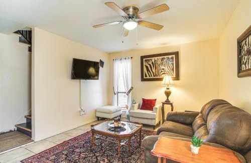 Hickory Hill House | 17 Mi to Dtwn Memphis Townhome with Fenced Yard!
