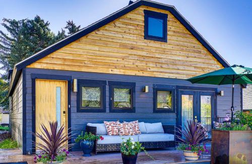 Midway House | 17 Mi to Sundance Mtn Home with Shared Yard