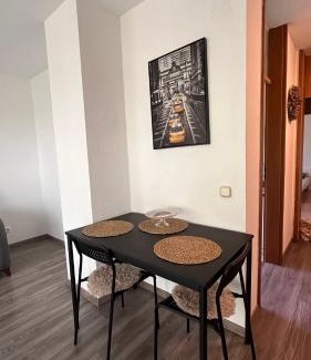 Wiesbaden Apartment | 17-Stillvolles 2-Zimmer Apartment mit Boxspringbett,WLAN,großem Balkon mit Gartenblick