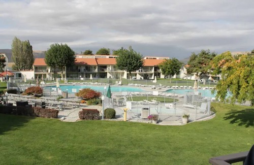 Quincy Condo | #171 Condo near large pool & shuttle to Gorge Amp-book separately