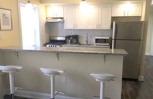 Industry Apartment | 1715 4F · Contemporary Modern Apt/Parking Avail-20Min to NYC