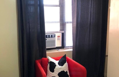 North Bergen Apartment | 1721 4I Cool Pop Art 2bed Apt-20min NYC Parking Avail