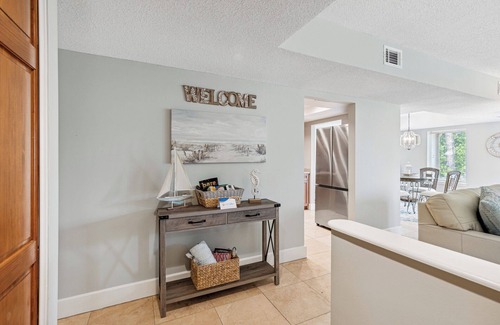 South Beach Condo | 1732 Bluff Villa @ Sea Pines | Scenic Views | Pool | 5-min to South Beach