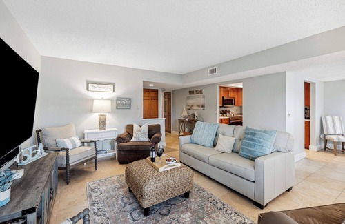 South Beach Condo | 1732 Bluff Villa @ Sea Pines | Scenic Views | Pool | 5-min to South Beach