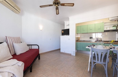 Salou City Centre Apartment | 179 APARTAMENTO UHC JAZMIN - Centrally located and affordable. For 4 people