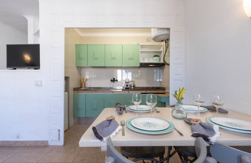 Salou City Centre Apartment | 179 APARTAMENTO UHC JAZMIN - Centrally located and affordable. For 4 people