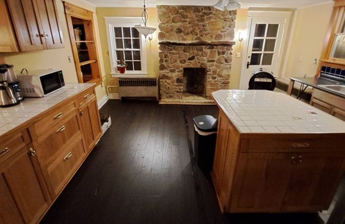Gettysburg House | 1798 historic log cabin and 3 acres in Gettysburg you can rent privately.