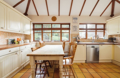 Luton Cottage | 17th century cottage nr Harry Potter Studios, train into C. London, airport.