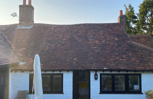 Luton Cottage | 17th century cottage nr Harry Potter Studios, train into C. London, airport.