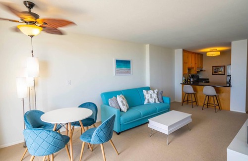 Waikiki Condo | 17th floor cozy 1BDR facing Ala Wai Yacht Harbor with full kitchen, a balcony
