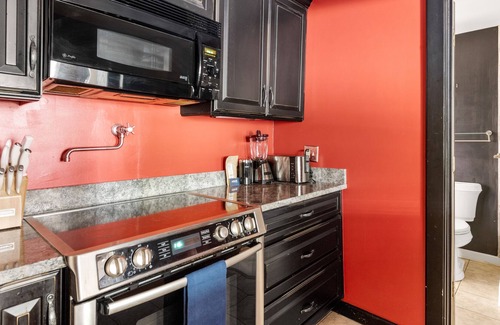 Charleston Historic District Apartment | 18 1/2 Wentworth, 1Bd/1Ba