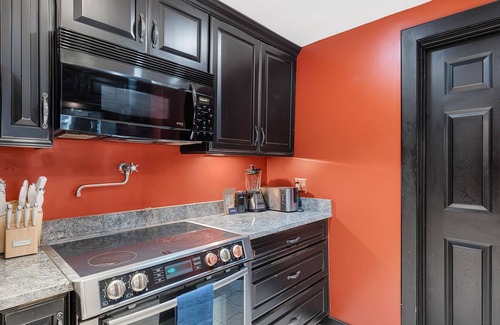 Charleston Historic District Apartment | 18 1/2 Wentworth, 1Bd/1Ba